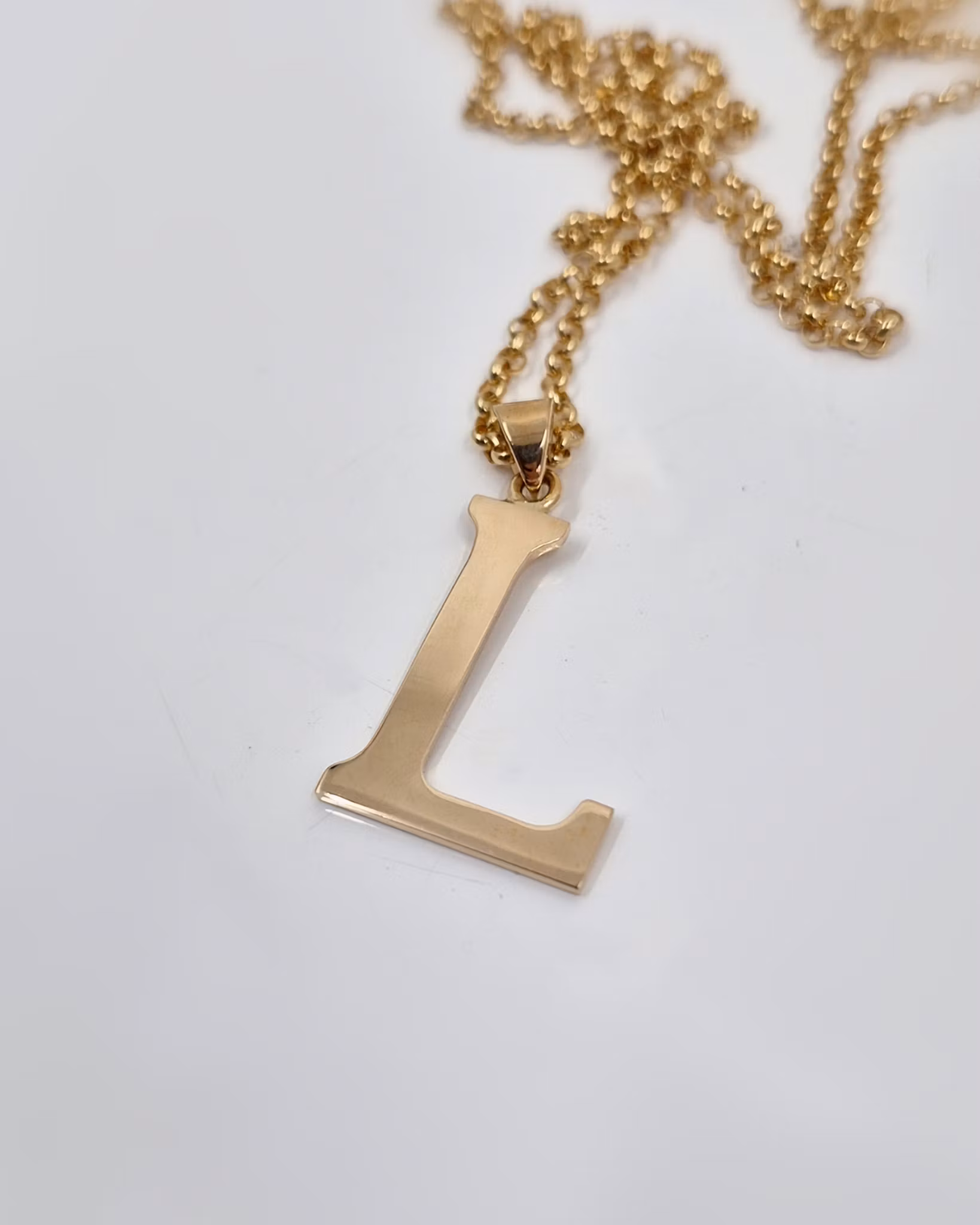 Bokstav "L" i 18K guld