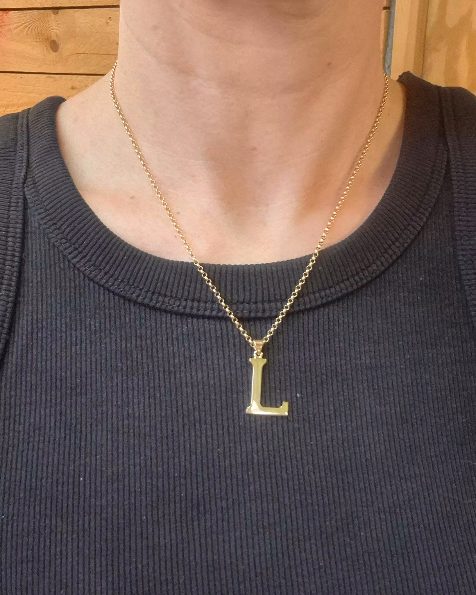 Bokstav "L" i 18K guld