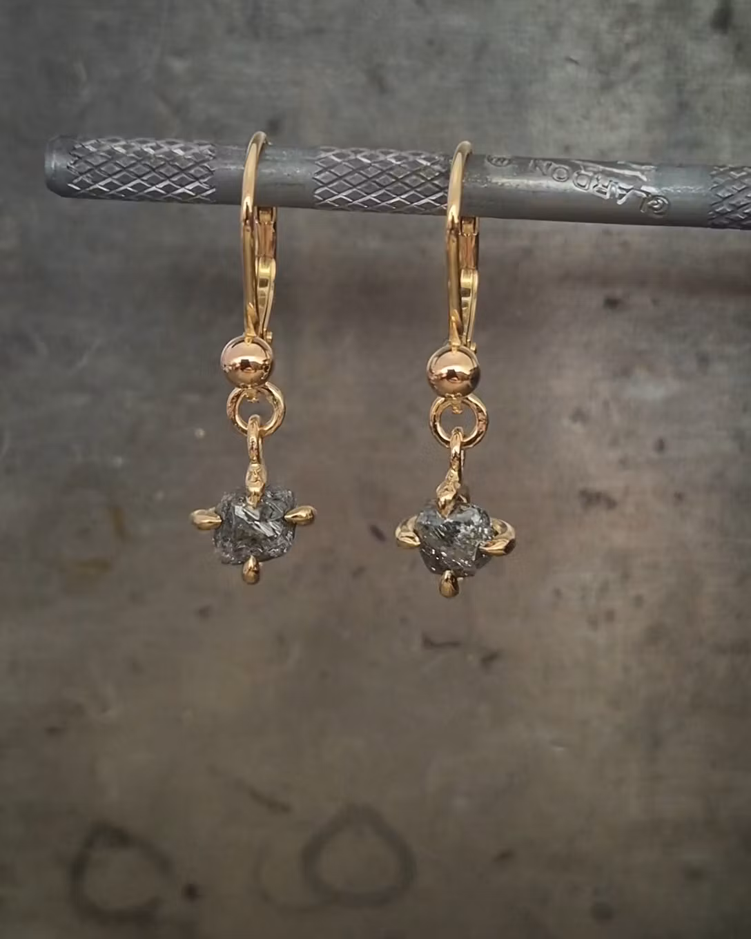 Örhängen i 18K guld med Rådiamanter 1,88 ct