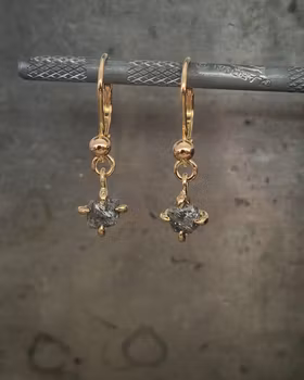 Örhängen i 18K guld med Rådiamanter 1,88 ct