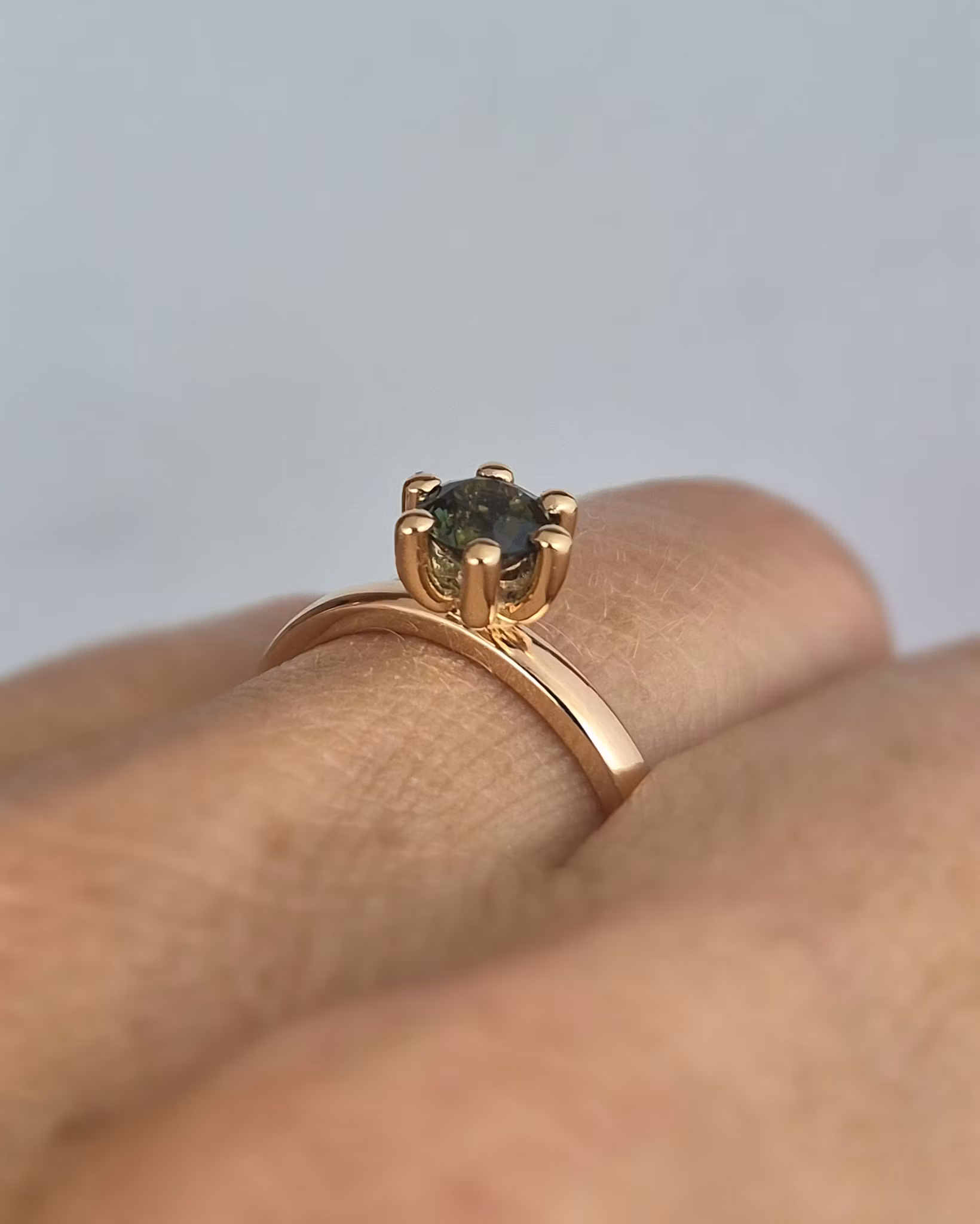 Precious six - ring i 18K guld med tealsafir