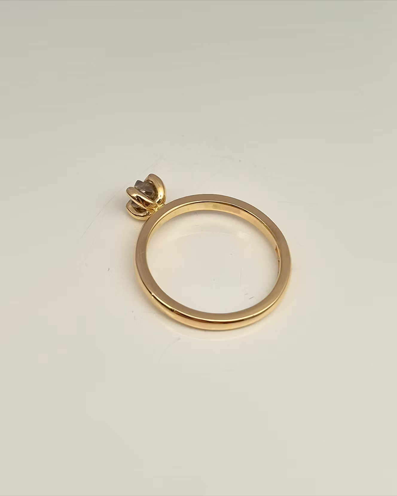 Precious Raw - rådiamantring i 18K guld