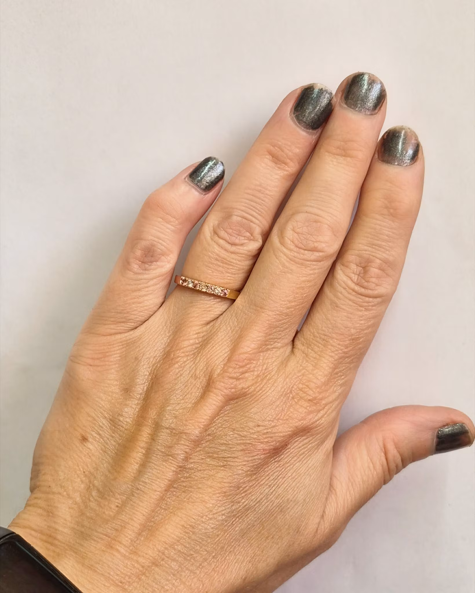 Peach & Champagne - Alliansring i 18K guld