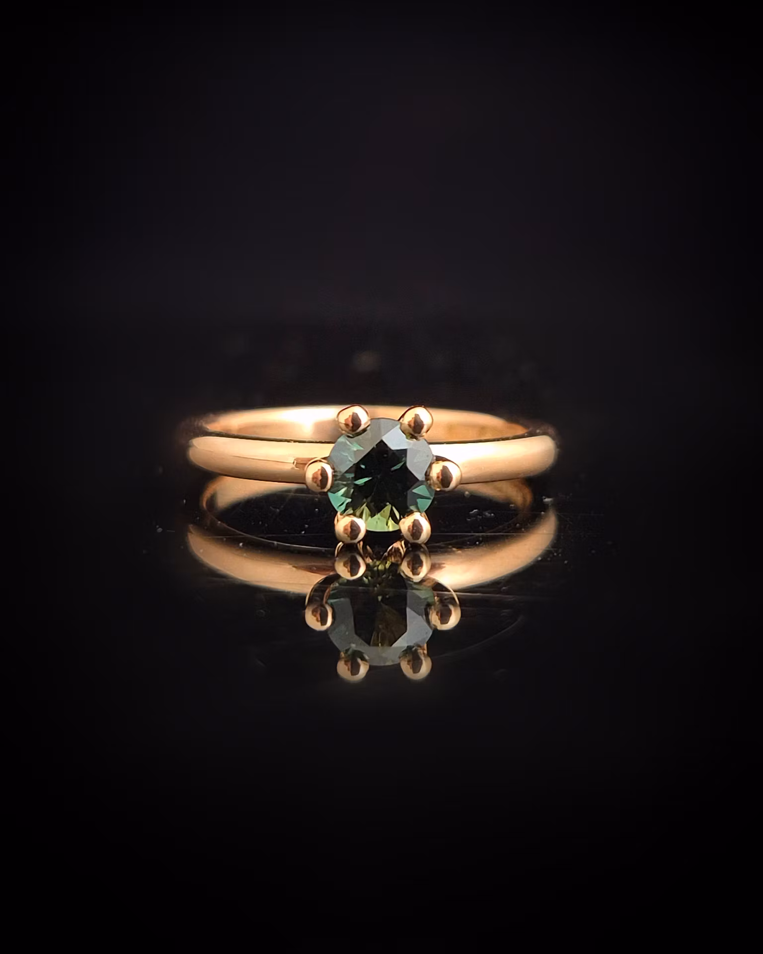 Precious six teal - ring i 18K guld med Safir