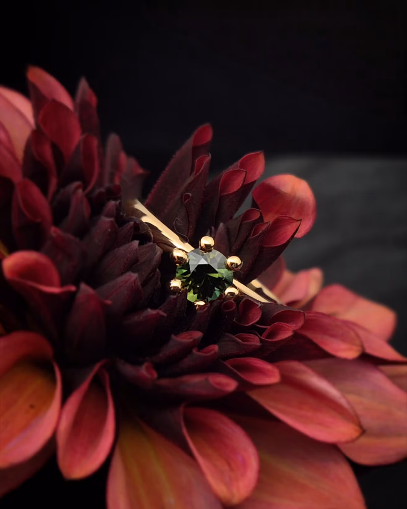 Precious six teal - ring i 18K guld med Safir
