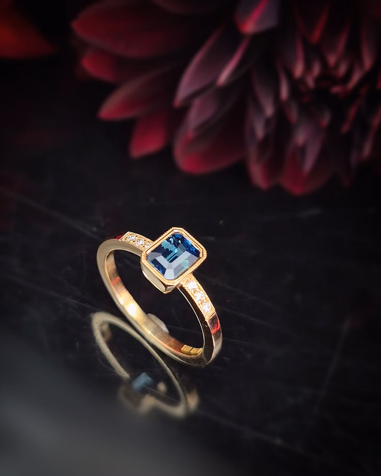Empress Teal - Safir & briljantring i 18 K guld
