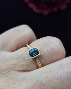 Empress Teal - Safir & briljantring i 18 K guld