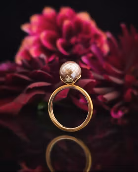 Freshwaterflower - Pärlring i 18K guld
