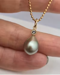 Tahitipärla med Safir - hänge i 18K guld