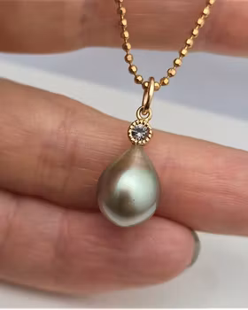 Tahitipärla med Safir - hänge i 18K guld