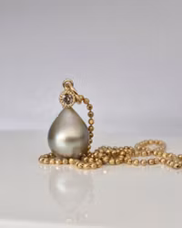 Tahitipärla med Safir - hänge i 18K guld