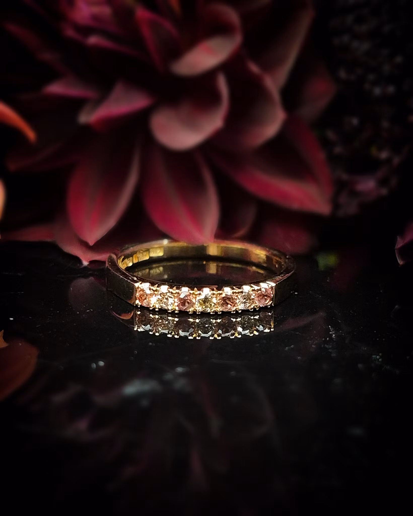 Peachy Champagne - Alliansring i 18K guld