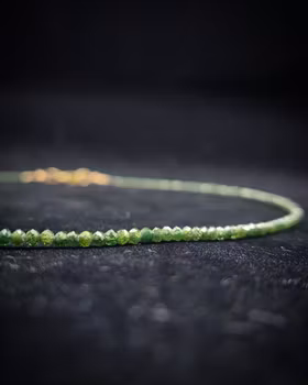 Gröngnister 16 ct- Diamantcollier 42 cm