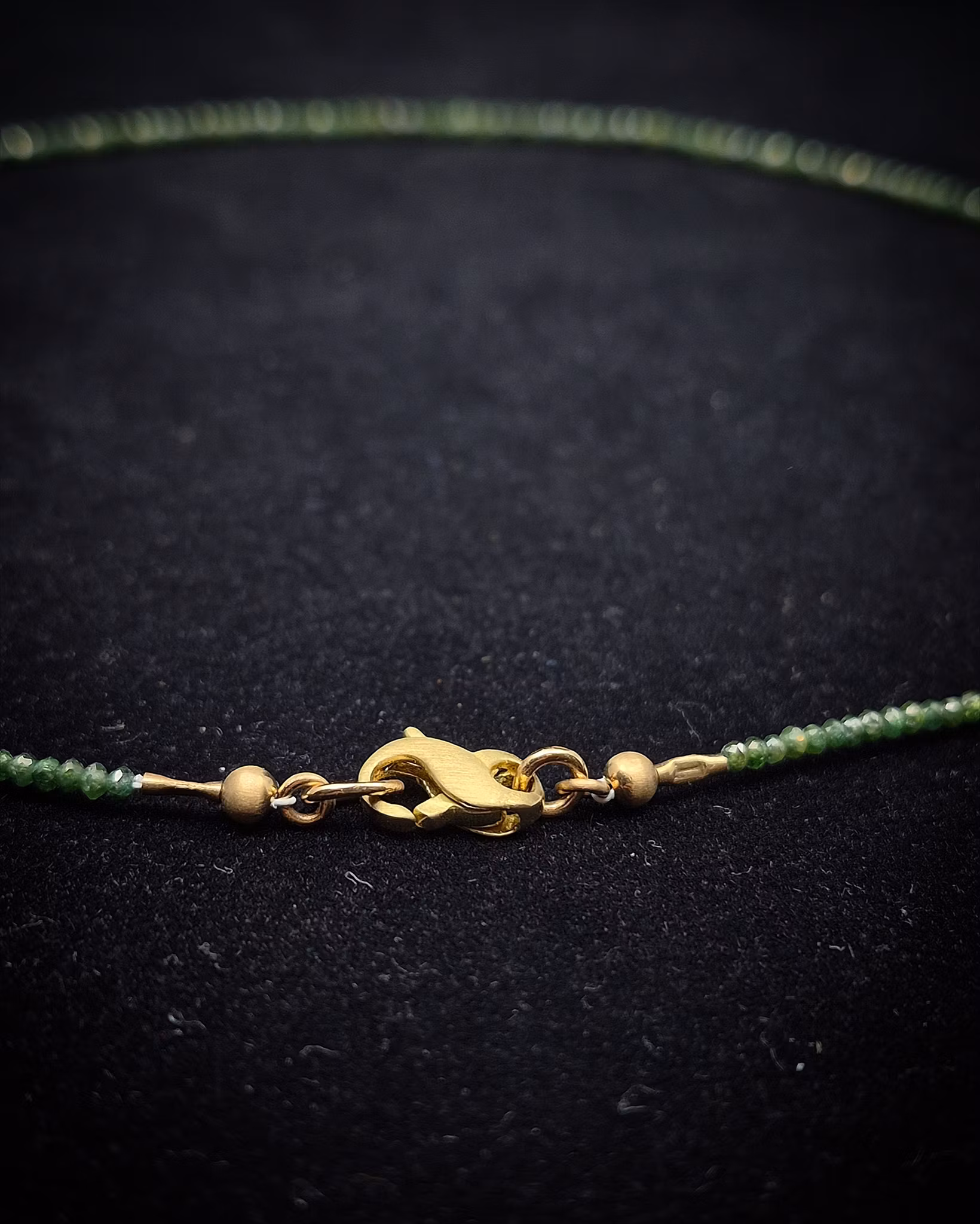 Gröngnister 16 ct- Diamantcollier 42 cm
