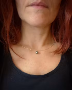 Svävande Tahitipärla mini - halsband i 18 K guld
