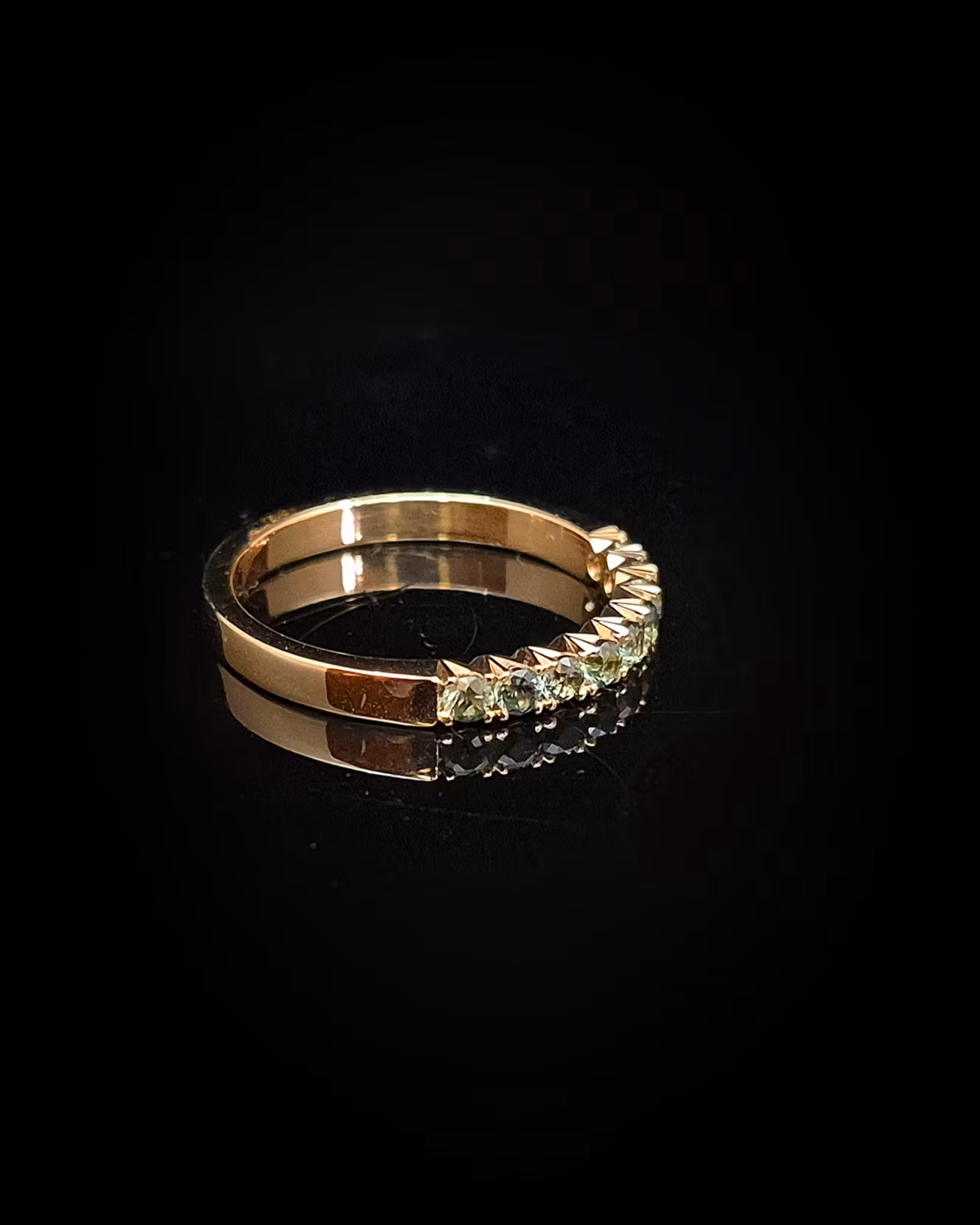 Tant Teal Fishtail - Alliansring i 18K med Safirer