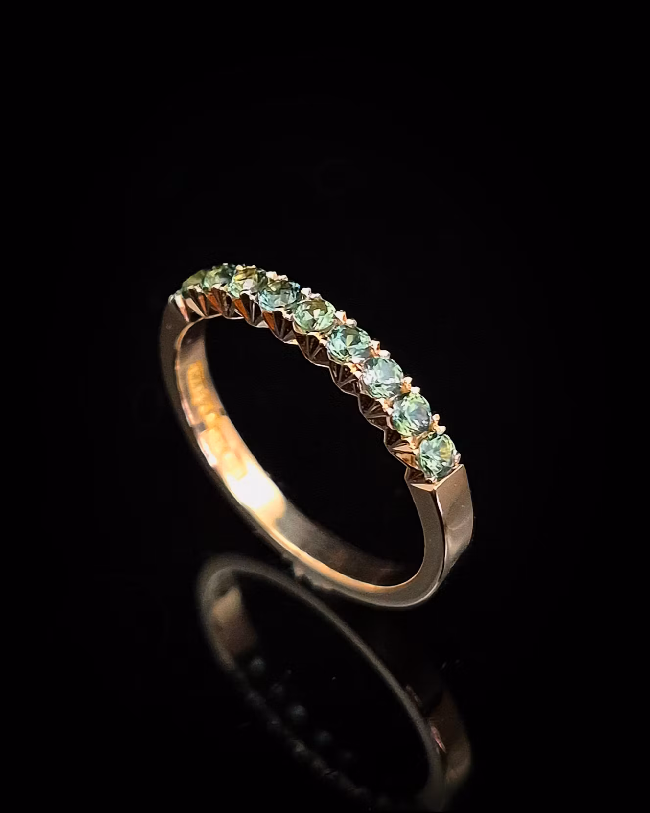 Tant Teal Fishtail - Alliansring i 18K med Safirer