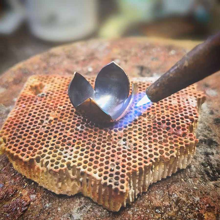 Handgjorda smyckencta image