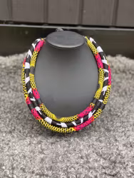 Halsband "Trippel" Cerise/gul dominans