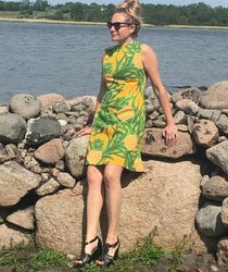 Figurnära sommarklänning