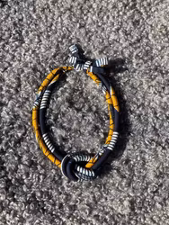 Dubbelt halsband med knut svart/senap