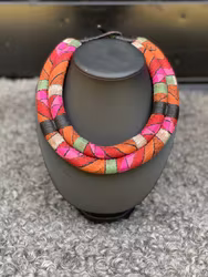 Halsband, grovt dubbelt, cerise dominans