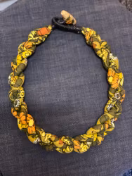 Flätat halsband i retrotyg