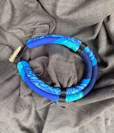 Handsytt grövre halsband