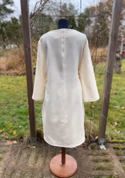 Klänningen ”Hippie” vintervit ull