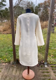 Klänningen ”Hippie” vintervit ull