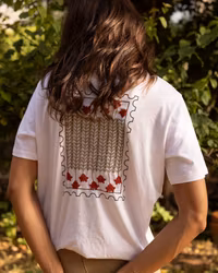 T-shirt featuring Rose