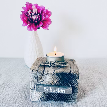 Ljusstake i drivved med skylt - Bohuslän