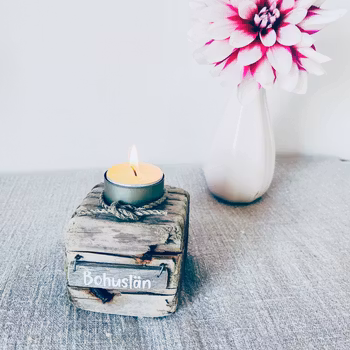 Ljusstake i drivved med skylt - Bohuslän