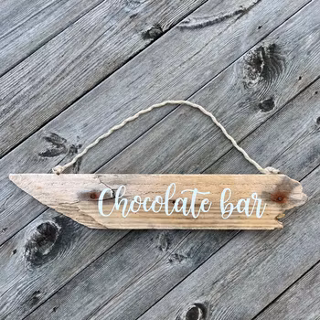 Chocolate bar - skylt av drivved