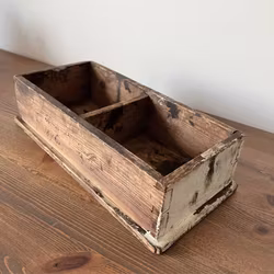 Rustik trälåda från 1800-talet