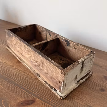 Rustik trälåda från 1800-talet