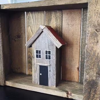 Miniatyrhus av drivved - Nr 568