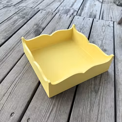 Gult kvadratiskt servettfat