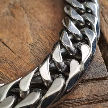 Silverglans Curb Chain – Din nya favoritdetalj!