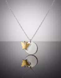 Fjärilsdröm – Silverhalsband med gulddetalj