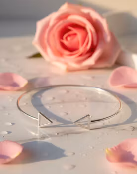 Minimalistiskt Triangelarmband