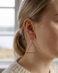 Geometrisk Rosa Dröm – Örhängen i Guld och Pastell