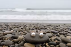 Pärlrosett Örhängen – En touch av elegans 🎀