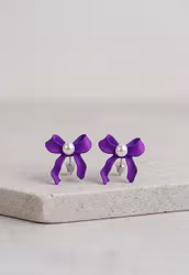 Lila Rosettörhängen med Pärla