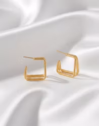Gyllene Geometri – Eleganta Fyrkantiga Örhängen