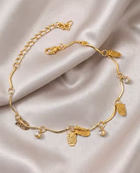 Ugglans Lycka – Ett förtrollande vristband i guldton.