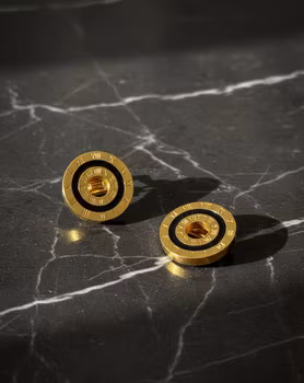 Tidlös Elegans – Guldpläterade Örhängen med Romerska Siffror