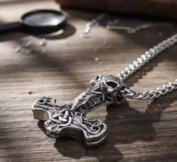 Tors Lill-Hammare med ett Döskalleleende