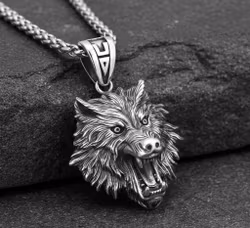 Lilla Vargen – Ett tufft men sött hängsmycke