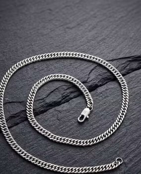 Silverlycka runt halsen ✨